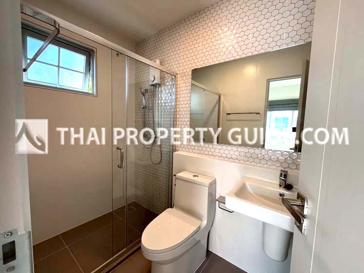 House with Shared Pool in Bangnatrad 